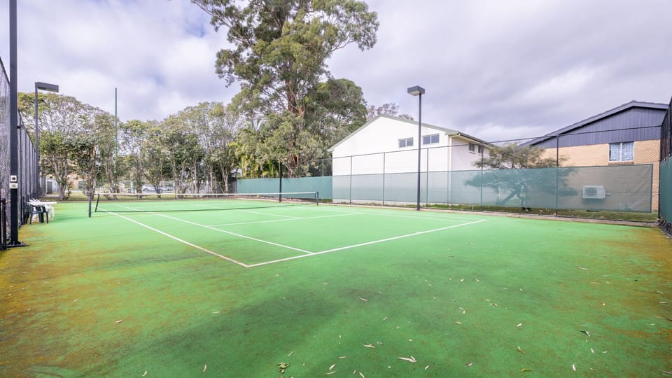Complex tennis court 