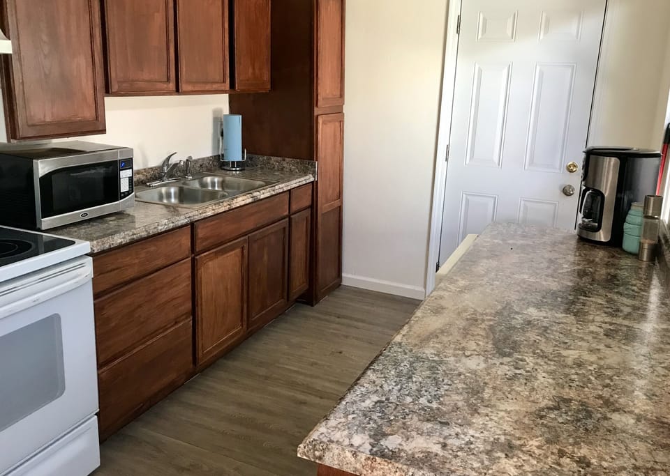 Totally complete kitchen with full size oven/stove