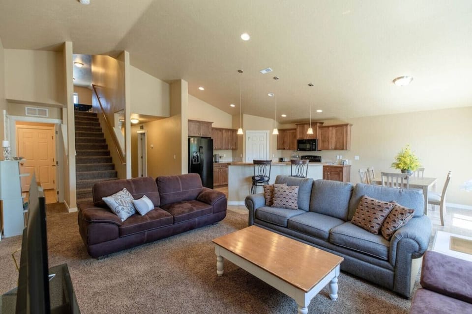 Open Great Room with Vaulted Ceiling