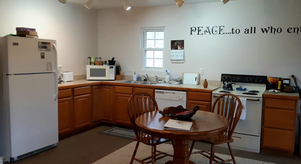 Fully equipped kitchen and dining area