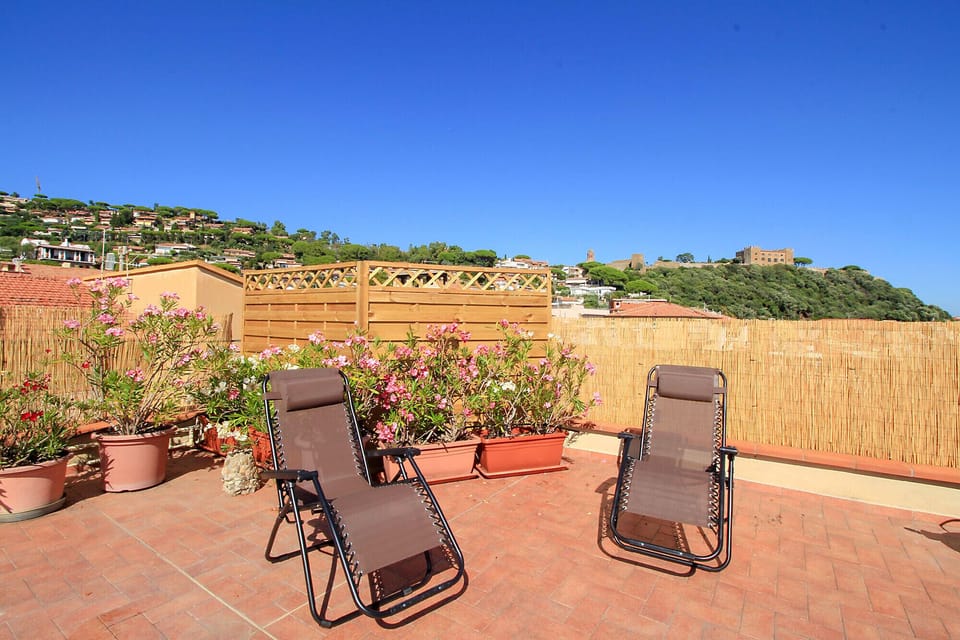 Castiglione della Pescaia - Apartment Anna - The roof terrace offers privacy for your relaxation