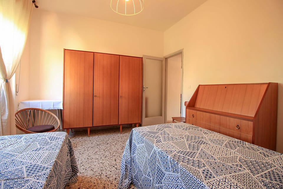 Castiglione della Pescaia - Anna Apartment - The third bedroom of the apartment is furnished with two single beds that can be joined if necessary
