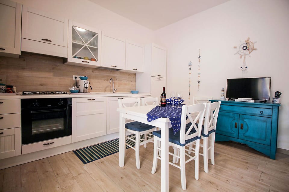 Marina di Grosseto-Il Timone Apartment- In the large kitchen-dining room there is a television