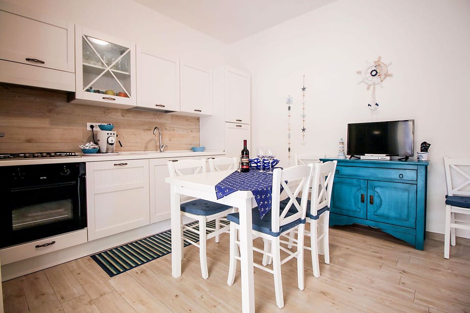 Marina di Grosseto - Il Timone Apartment - The large kitchen living room which is accessed from the private terrace