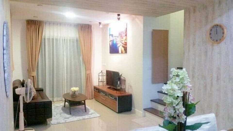 Brand New Town Home In Great Location
