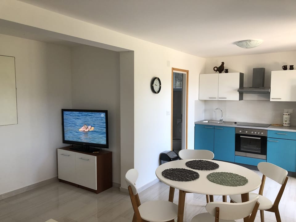 Ground floor living room with the kitchen