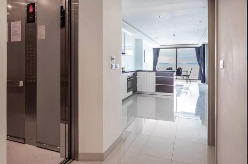 Ultimate Luxury in New High Rise Tower