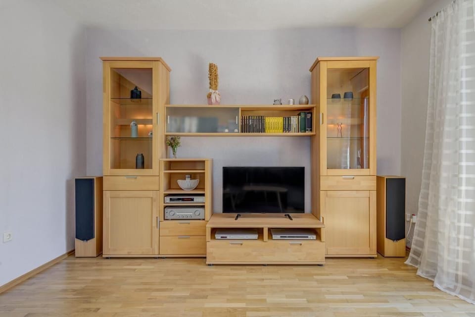 Living area - Living room with wall unit