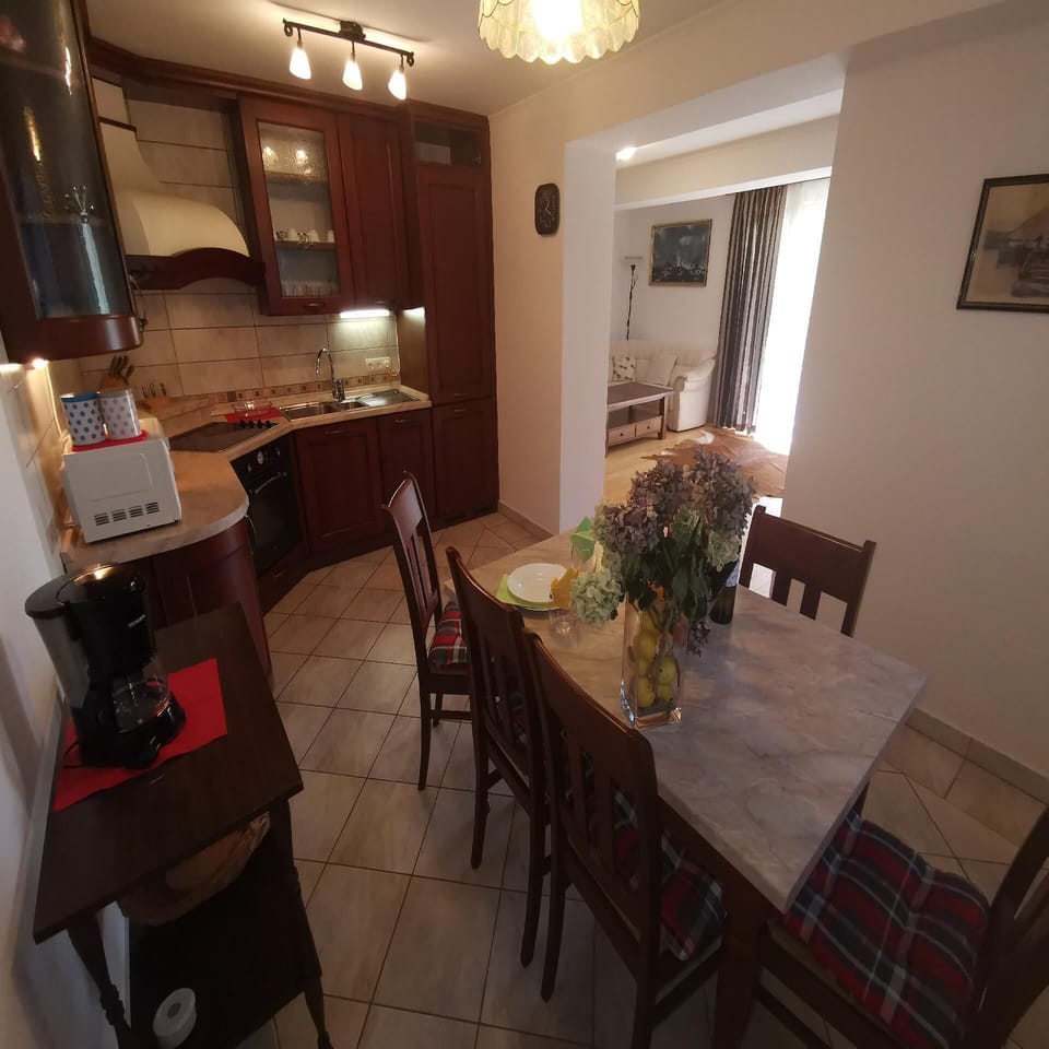 Kitchen area. Kitchen + dining area