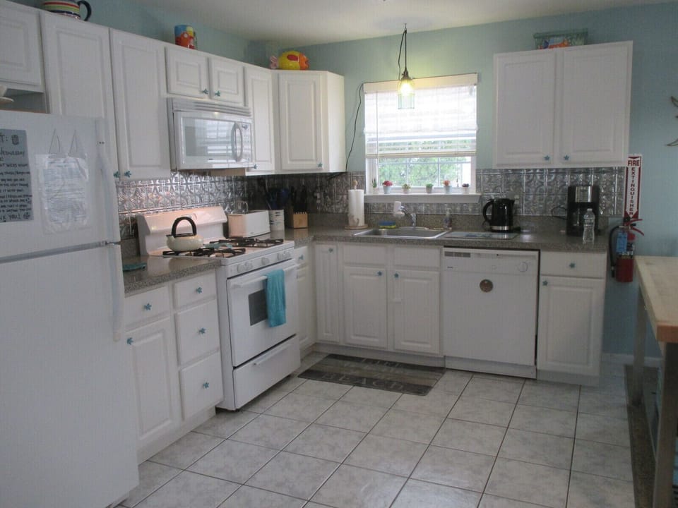 The perfect kitchen with plenty of pots, pans & dishes for the entire family.