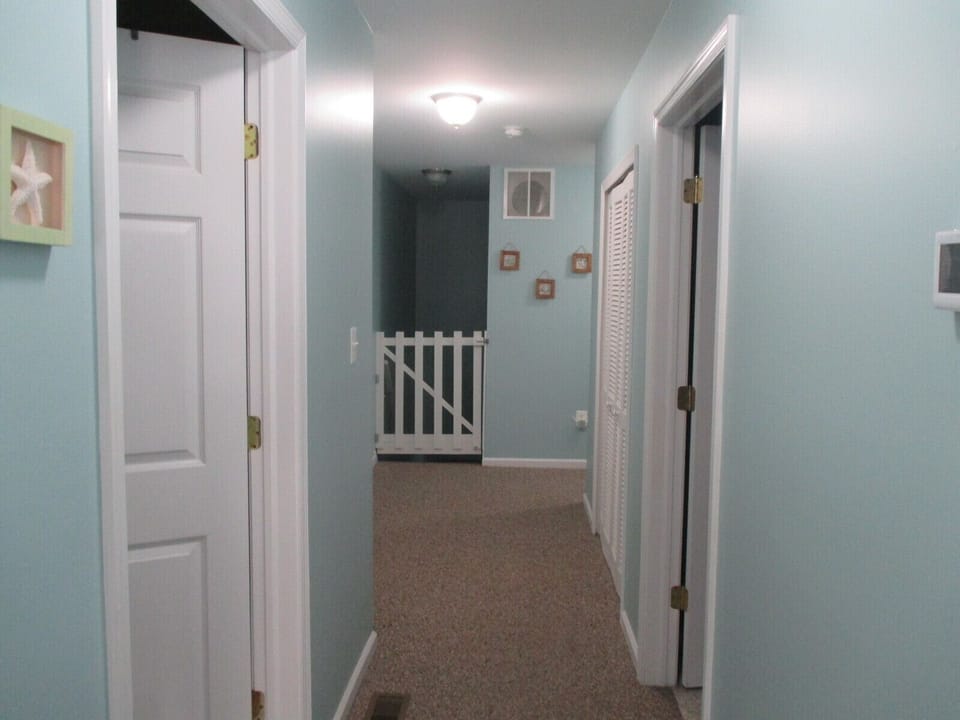 Hall to bedrooms, laundry and bathroom.