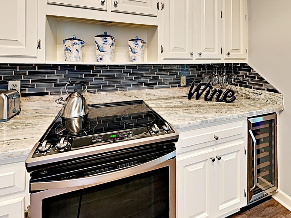 PLEASE ALWAYS MESSAGE ME FIRST BEFORE REQUESTING TO BOOK 