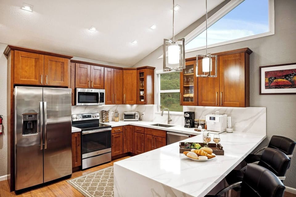 New appliances throughout, peninsula seating, and good light from the window. The kitchen really works — not just staged. We use it ourselves and stocked it accordingly.
