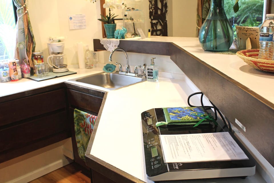 Efficiency kitchen - has all you need to make meals!
