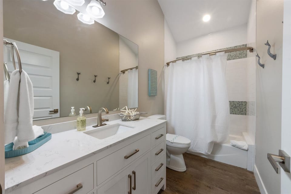 Full bath with shower/tub combo