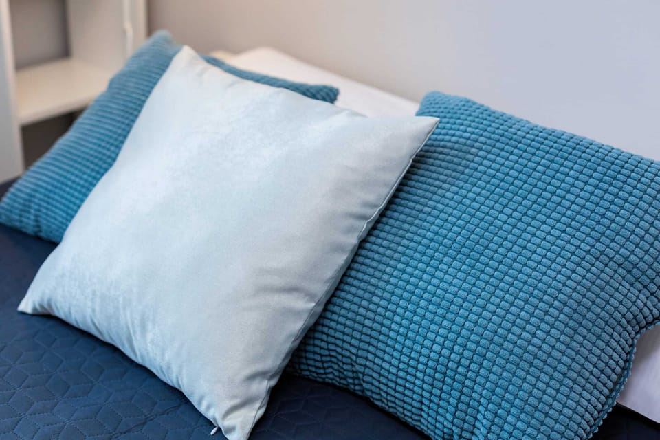 Decorative details/cushions.

