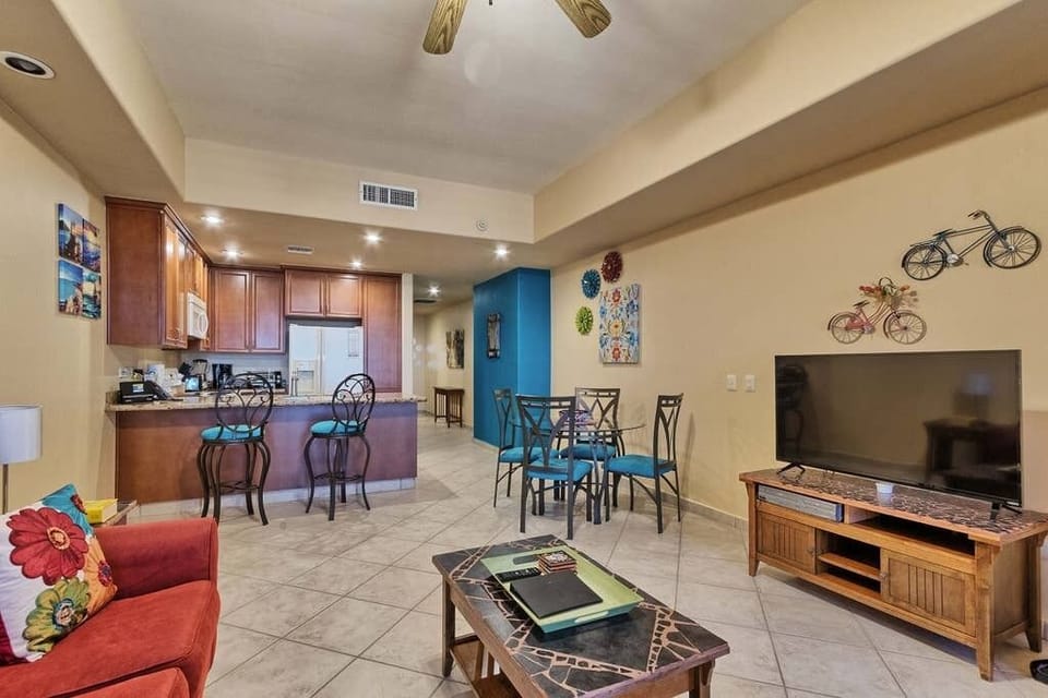 Living Area (3)