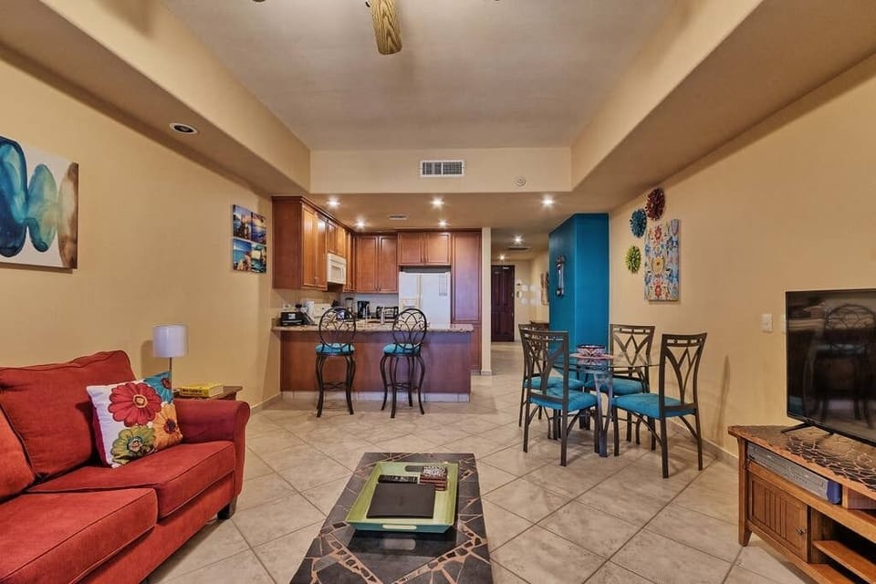 Living Area (4)
