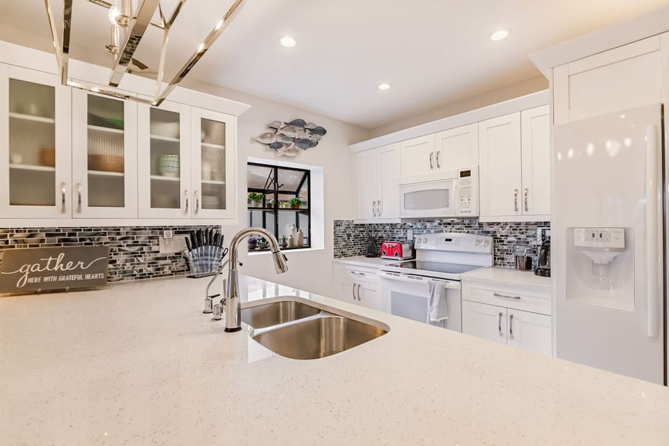 Our brand new kitchen: light, contemporary and completely remodeled