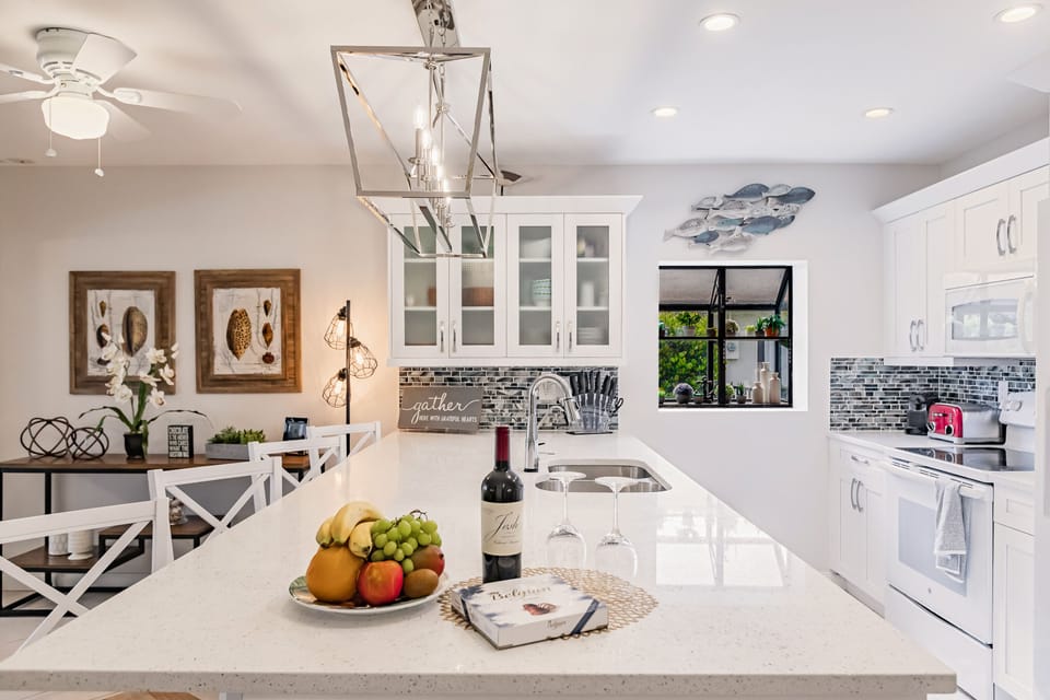 Our brand new kitchen: light, contemporary and completely remodeled
