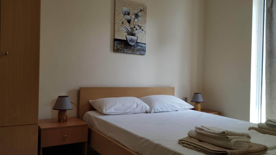 2nd bedroom