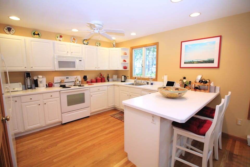 Bright and open kitchen with breakfast bar