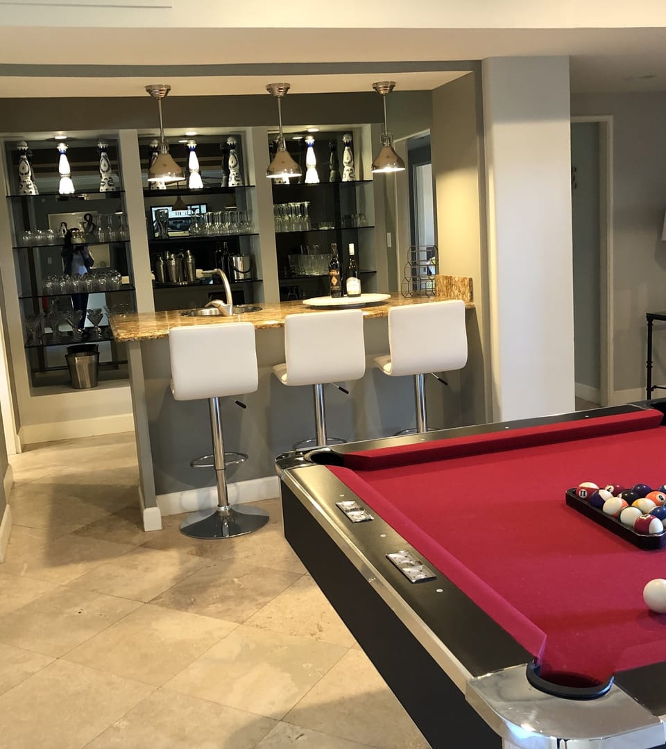 Entertaining area great for social gatherings.