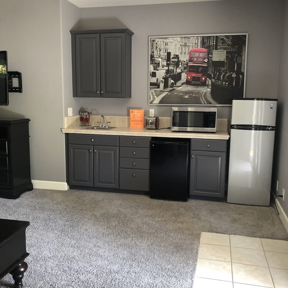 Large casita kitchenette with refrigerators/freezer, coffee maker and microwave 