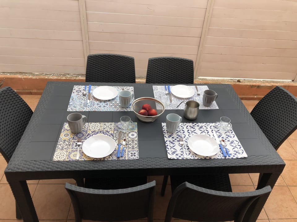 Outdoor dining