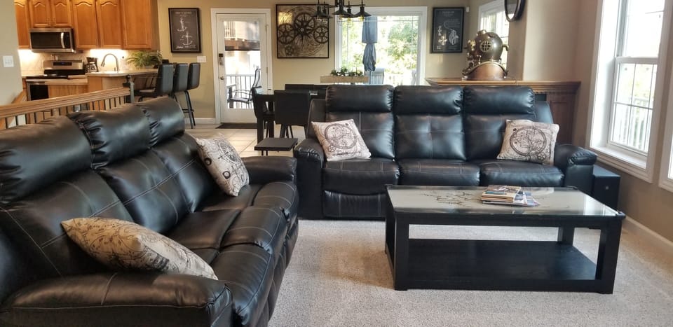 NON FABRIC COUCHES CHOSEN SPECIFICALLY FOR CLEANLINESS