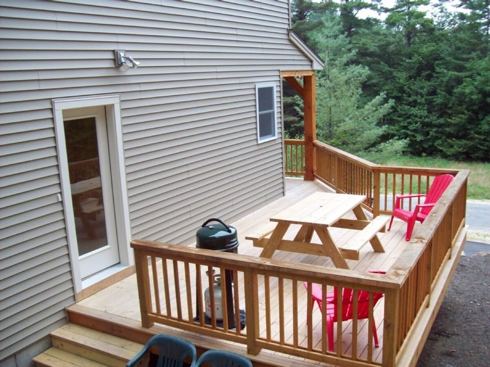 spacious side deck