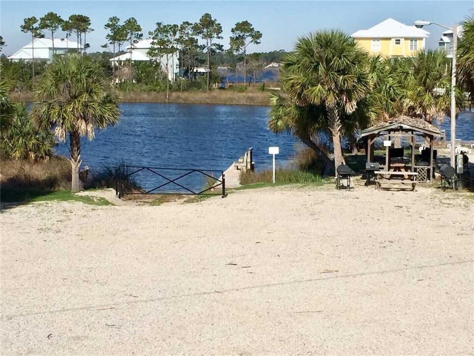 Complex private access to Little Lagoon
