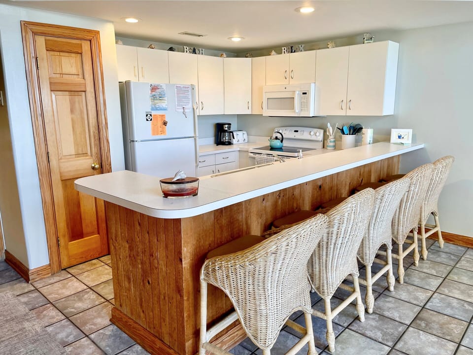Kitchen with Breakfast Bar, First Floor