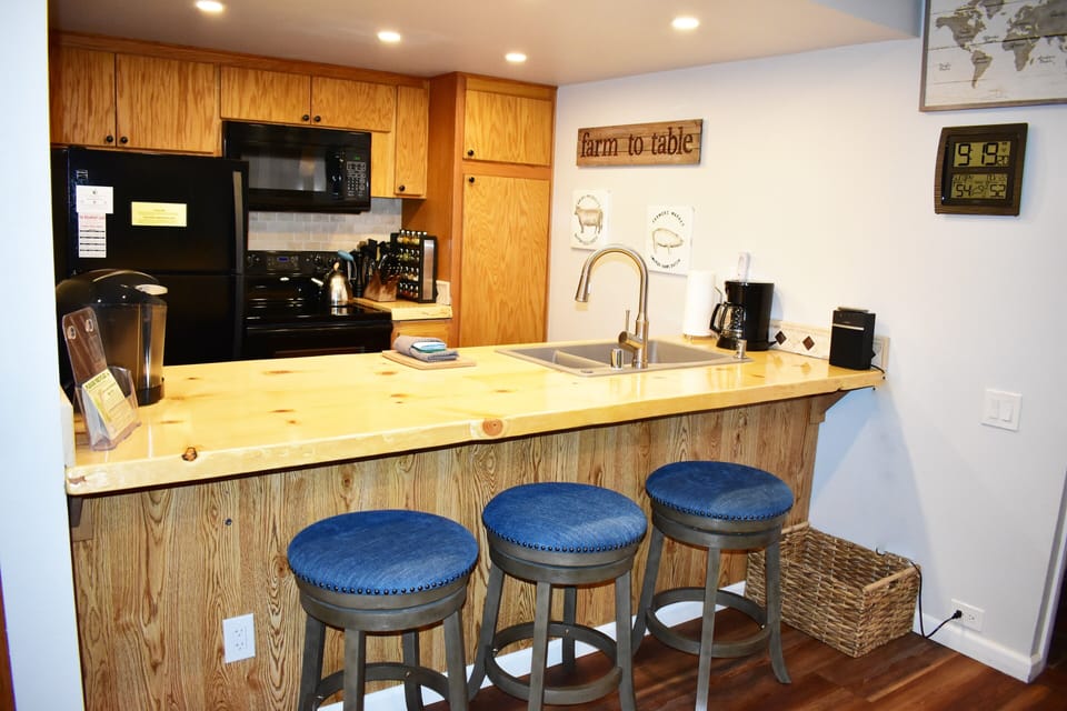 Kitchen and bar area