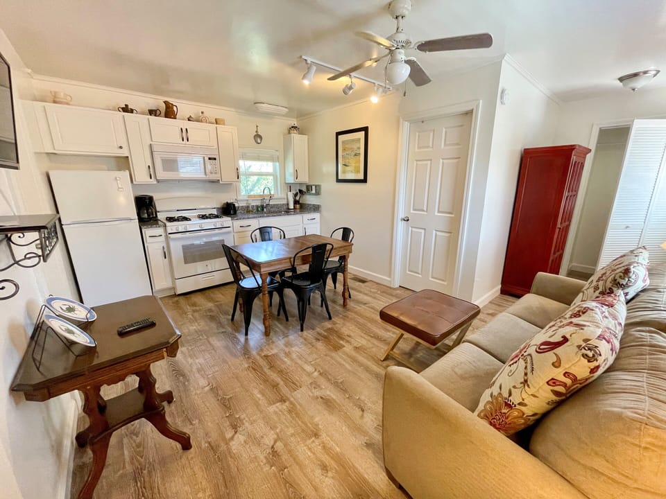 Open Floor Plan, TV, Rear Section