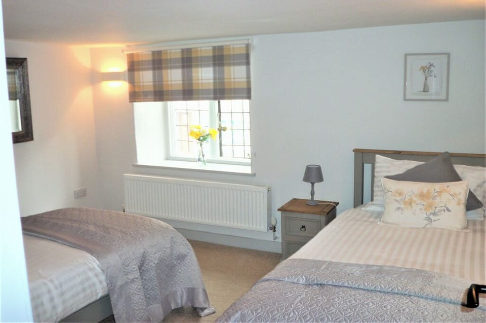 Single Bedroom x 2 Beds