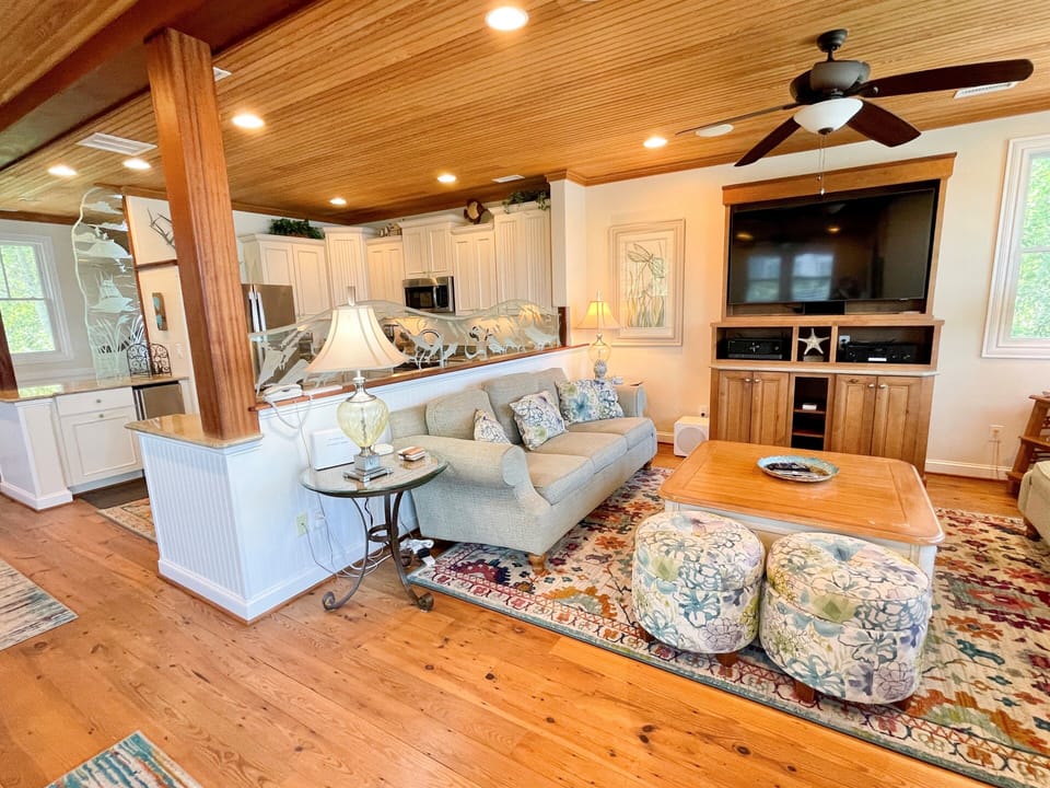 Living and Kitchen Area, Second Floor