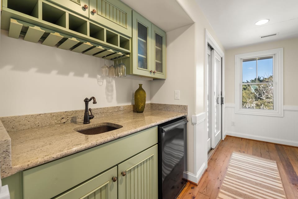 Wet Bar in Hall, Third Floor
