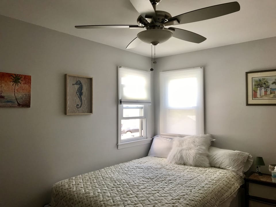 Main floor Queen bed