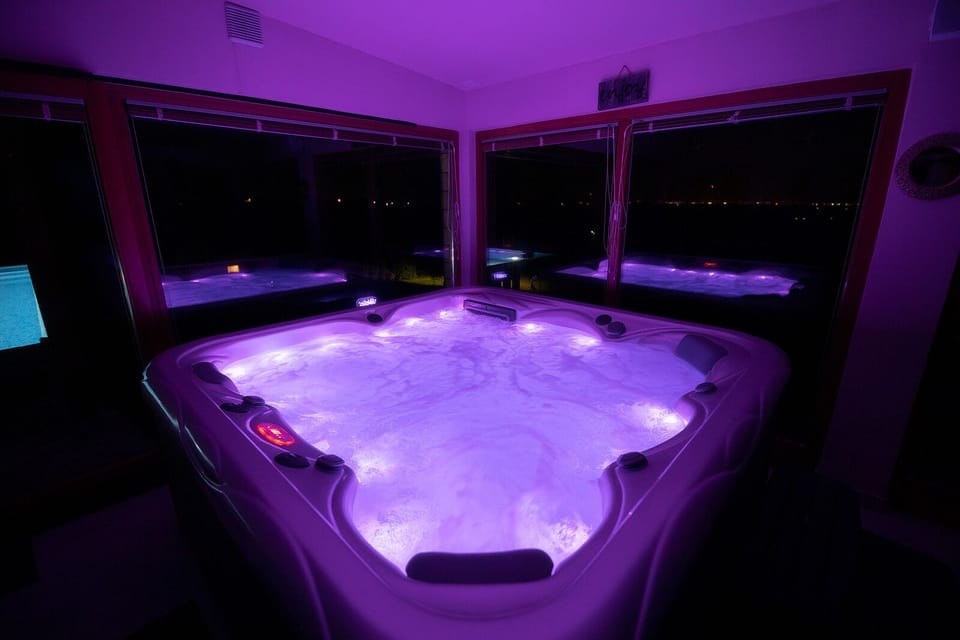 Indoor spa tub