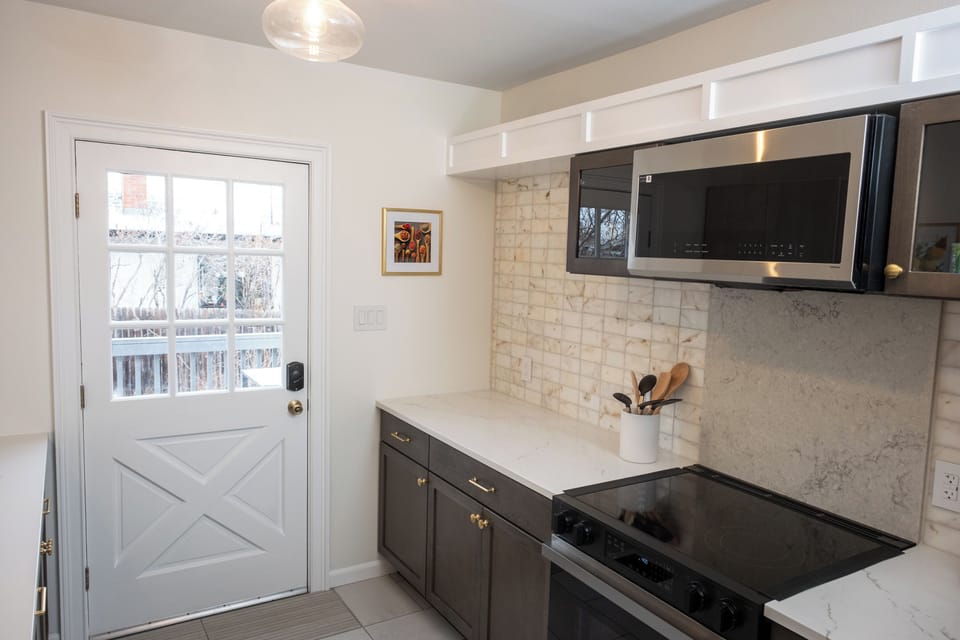 Brand new kitchen as of 2025! 