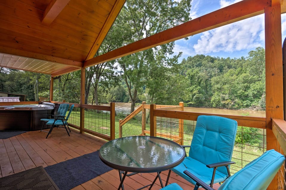 Covered Deck | Hot Tub