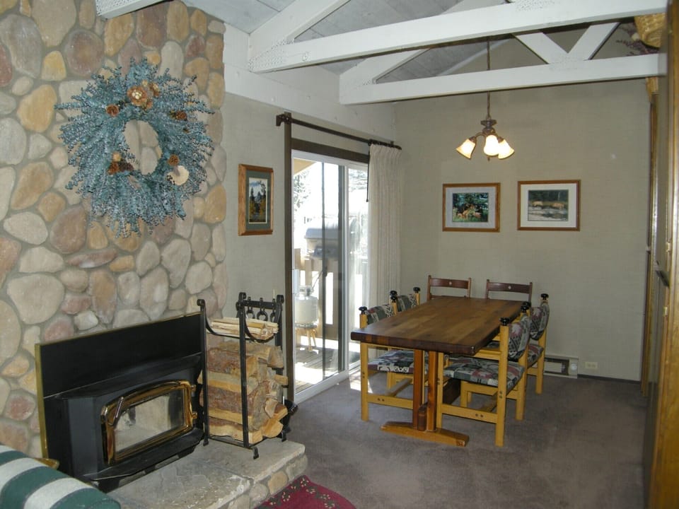 Dining Area adjacent to the kitchen