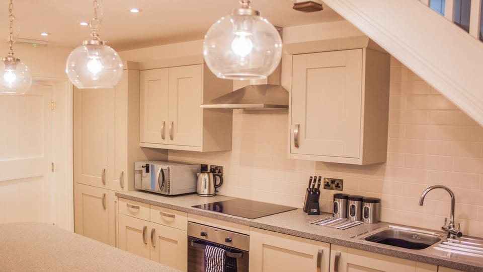 Fully fitted kitchen