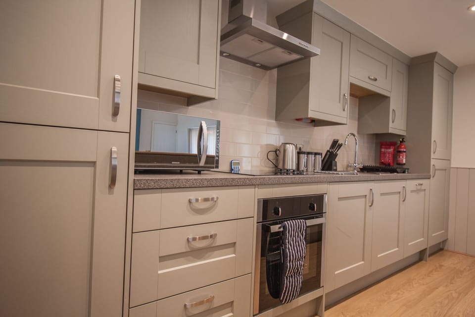Fully fitted kitchen