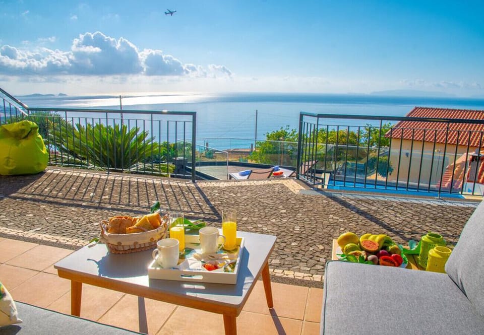 Balcony overlooking the Atlantic Ocean in Santa Cruz