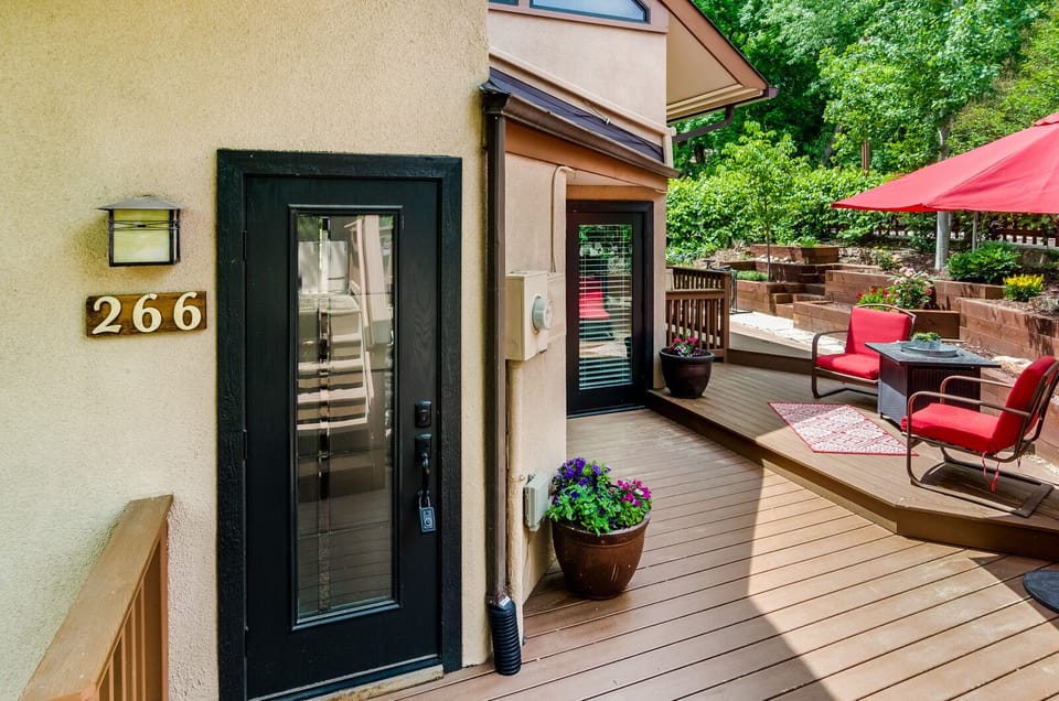 Nice patio with small grill