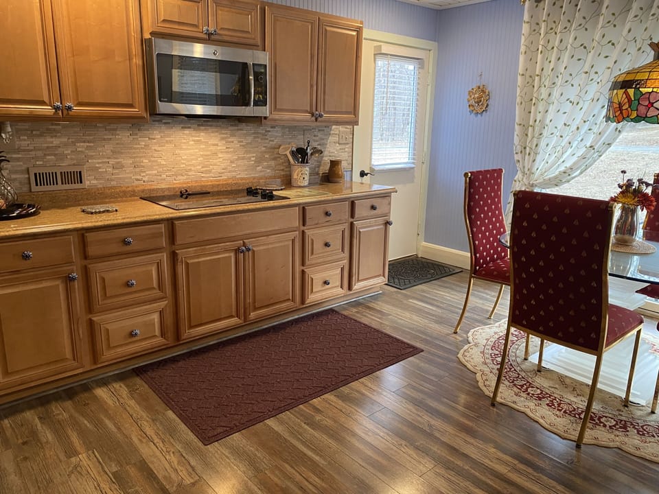 Kitchen cooktop and Adantium oven