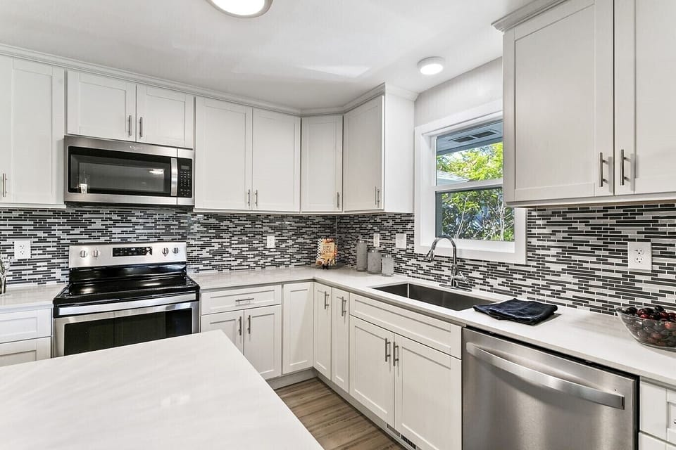 Lovely open concept kitchen for all your culinary needs!