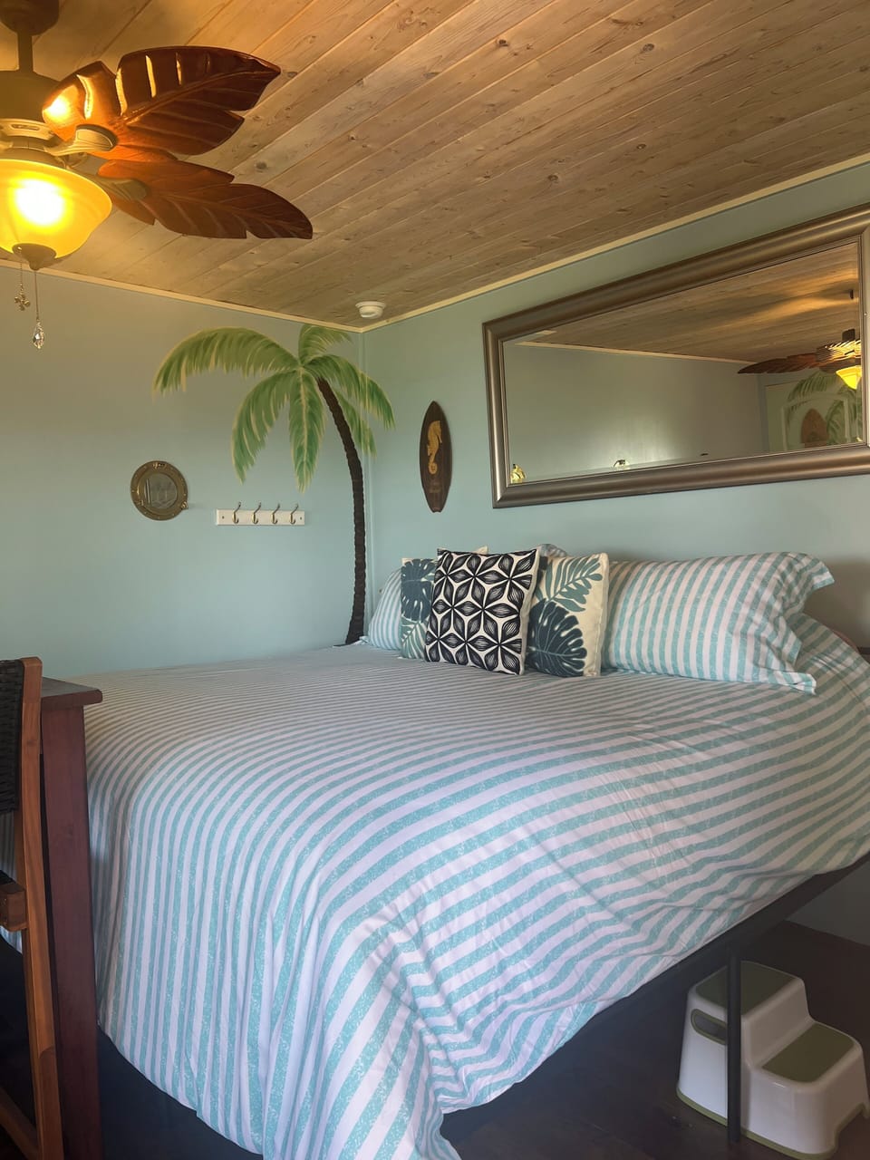 Bed w/step